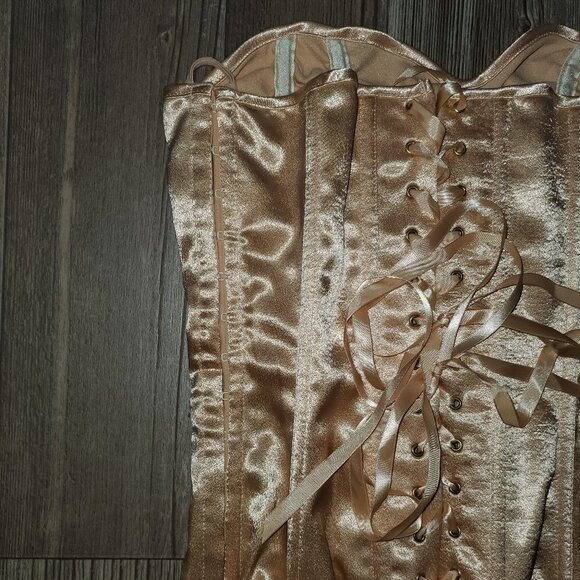 Slimming Corset in Nude 🐵 🙈 🙉 🙊 EUC - Picture 11 of 11